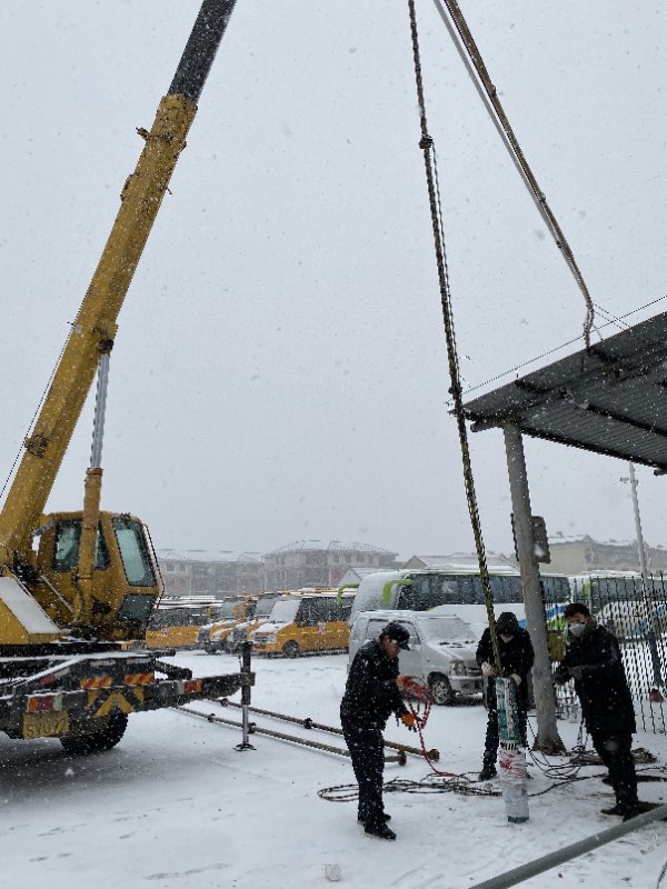 遵化五哦公司冒雪抢修自来水管道为防疫提供后勤保障.JPG